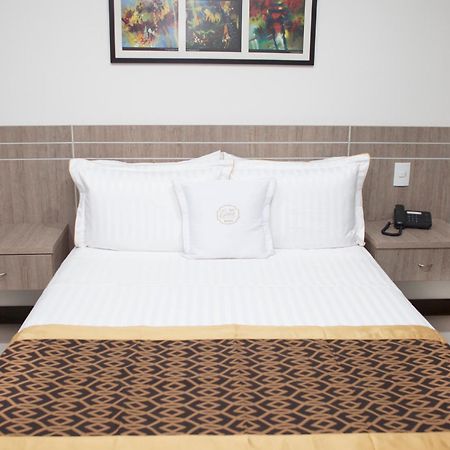 Hotel Cinco Monteria Exterior photo