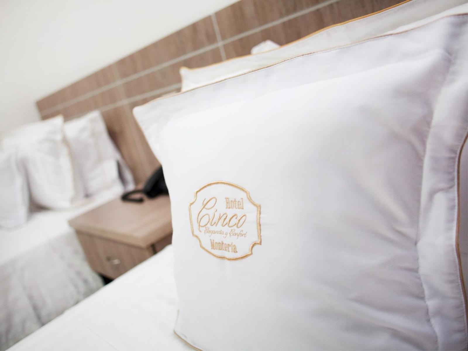 Hotel Cinco Monteria Exterior photo